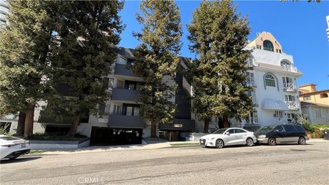 Photo of 10535 Ashton Ave, Los Angeles, CA 90024 (MLS # WS26058536)