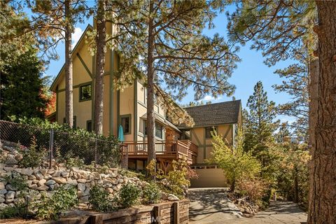 Photo of 27808 Alpen Dr, Lake Arrowhead, CA 92352 (MLS # IG25246596)