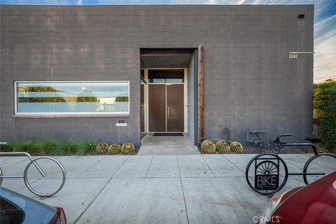 Photo of 1342 Coronado Ave, Long Beach, CA 90804 (MLS # OC26014384)