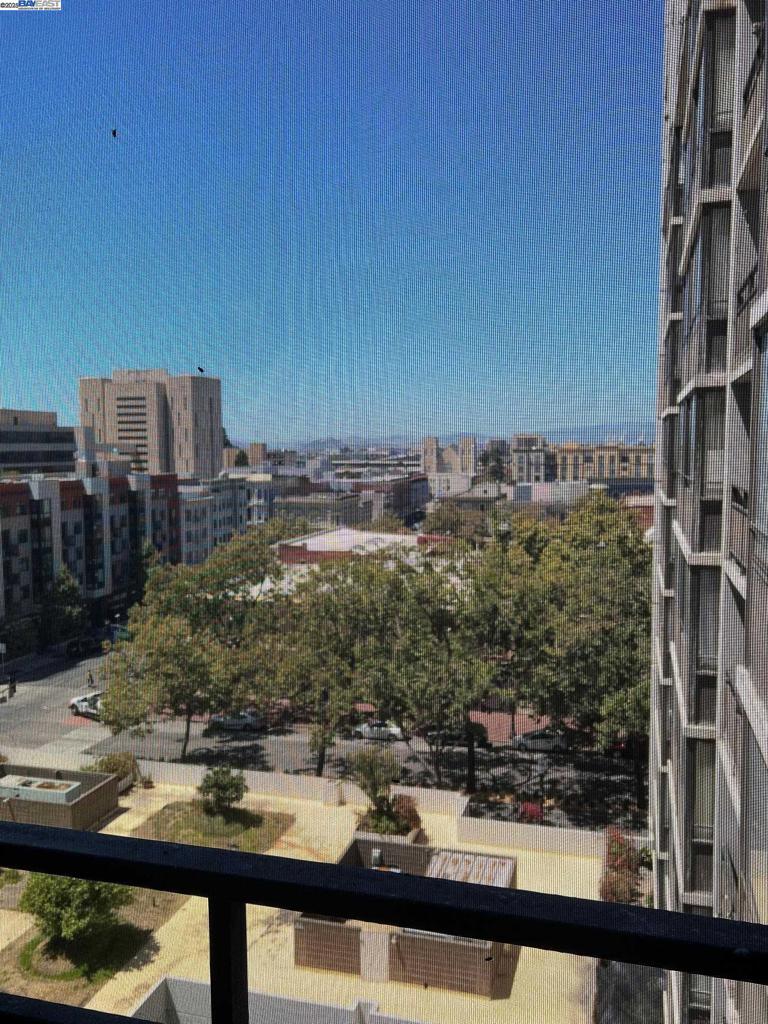 Excellent Chinatown location in Oakland downtown! Nice size 1 bed 1 bath unit This central location is great for commuters and retirees as well. Enjoy 24/7 security. A gated garage with assigned parking. Convenient access to BART, restaurants, shopping and local amenities. Laundry room on site. Low HOA covers water, garbage, sewer and one garage assigned parking space. Original owners would like to sell in As Is condition.