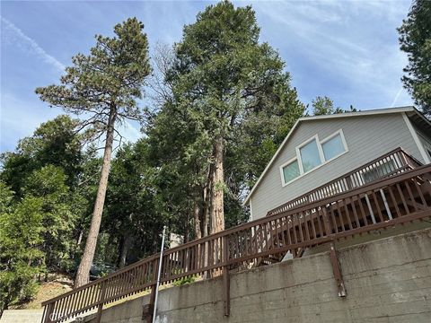 Photo of 2551 Rim Of The World Drive, Running Springs, CA 92382 (MLS # CV26071948)