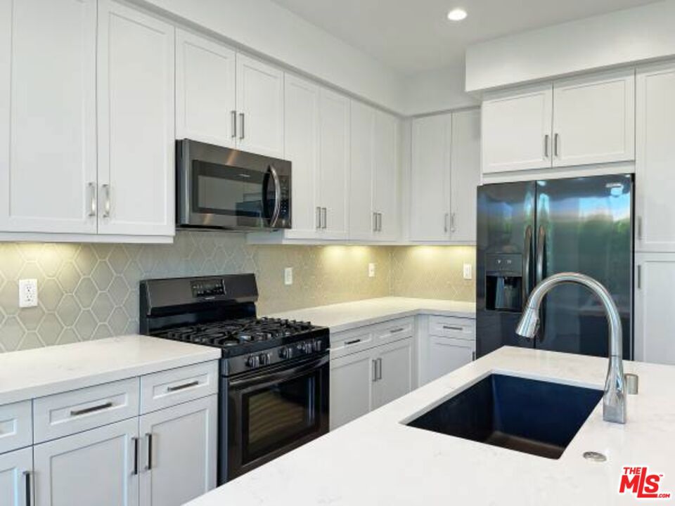 Properties 3 7105 TAMPA Avenue 7116