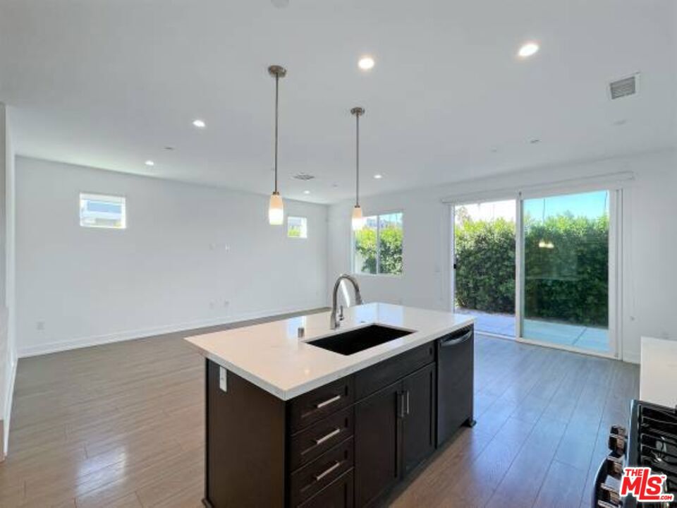 Properties 4 7105 TAMPA Avenue 7116