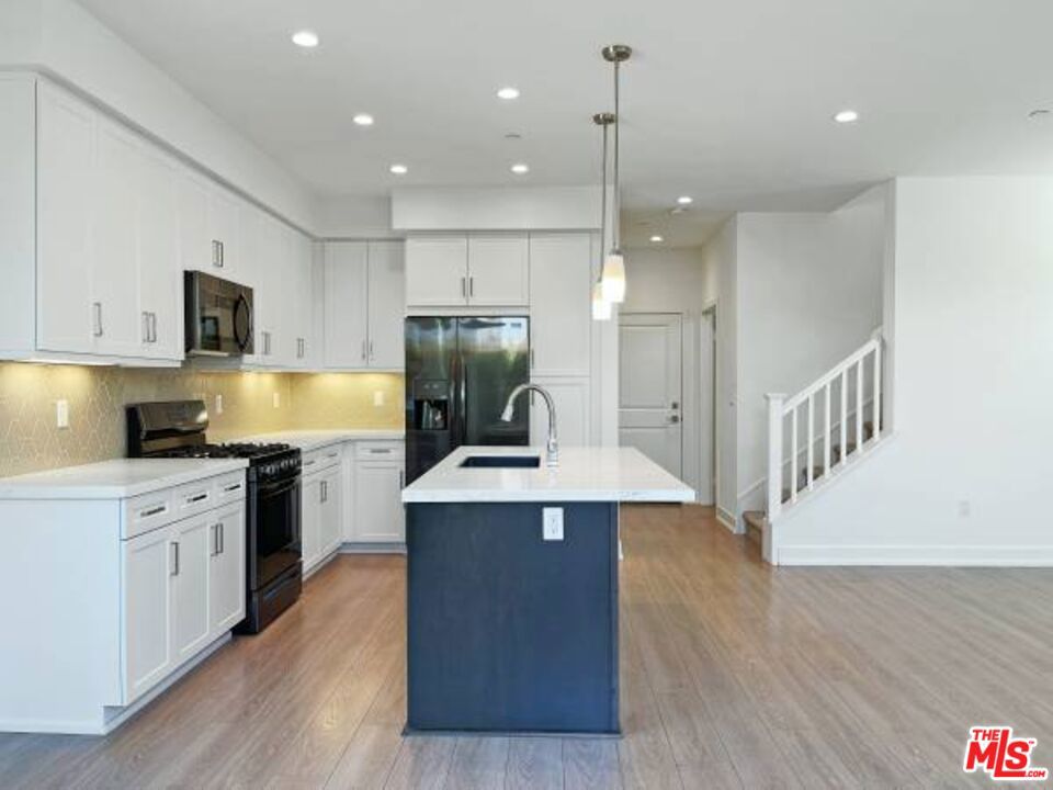 Properties 2 7105 TAMPA Avenue 7116