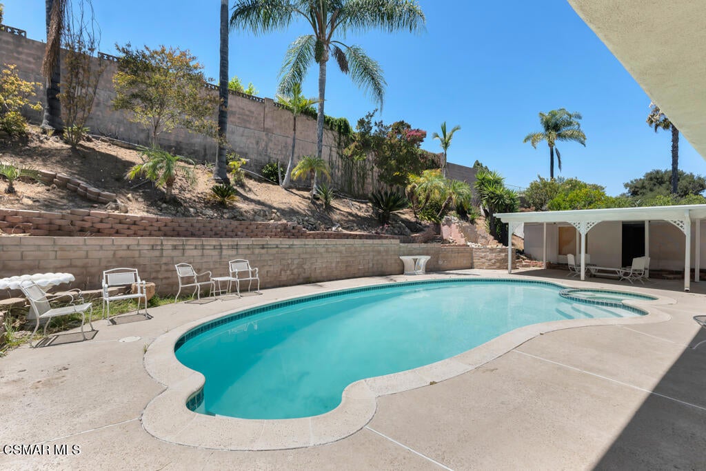 65 Ocatillo Avenue