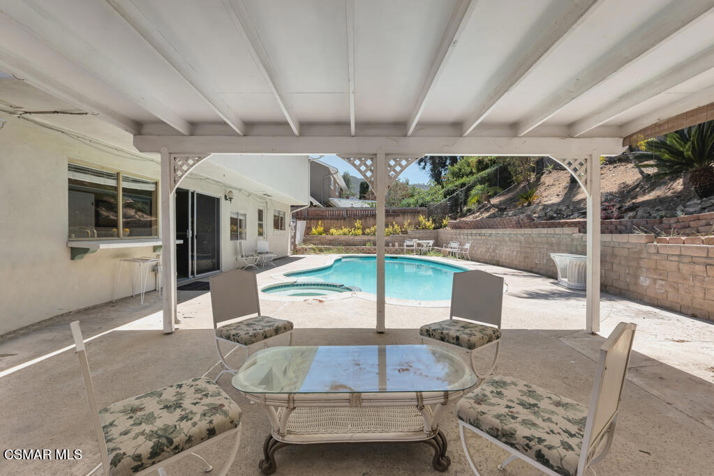 65 Ocatillo Avenue