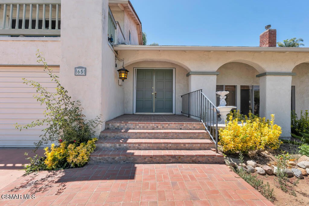 65 Ocatillo Avenue