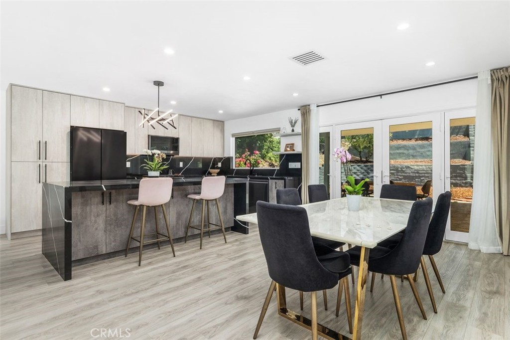 7136 Forest Hills