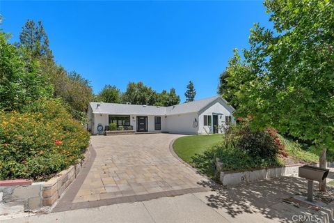 Photo of 7136 Forest Hills Rd, West Hills, CA 91307 (MLS # SR26093608)