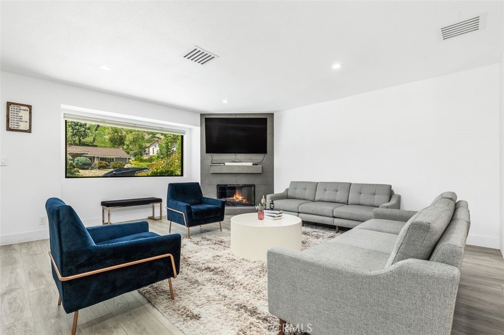 7136 Forest Hills