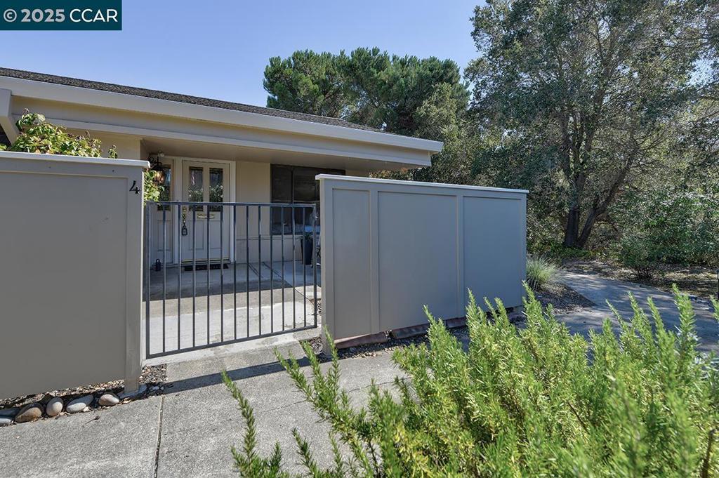 ROSSMOOR - Residential
