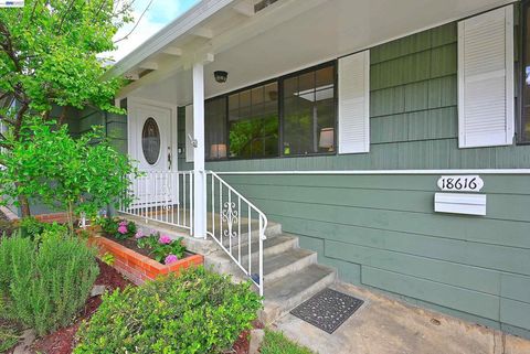 Photo of 18616 Sandy Rd Rd, Castro Valley, CA 94546 (MLS # 41130326)