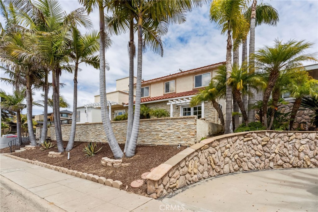 Prime Pacific Beach Coastal Living!
Just steps from the sand, this stunning 5 bedroom, 4 bath home with rooftop deck blends coastal charm with modern comfort in one of San Diego’s most sought-after neighborhoods. Perfectly positioned for walkability, you can enjoy easy access to the beach, Mission Bay, boardwalk, shops, dining, and all the vibrant attractions of Pacific Beach.
Inside, the home offers an open-concept living space, abundant natural light, and a seamless flow between the kitchen, dining, and living areas — ideal for entertaining or relaxing after a day by the water. Each bedroom is generously sized, and the three updated baths provide style and convenience for residents and guests alike.
The property’s location and layout make it a top-tier vacation rental opportunity — attracting year-round demand from beachgoers, water sports enthusiasts, and those seeking the quintessential San Diego lifestyle.
Whether you’re searching for a primary residence, second home, or high-performing investment property, 4071 Riviera delivers coastal living at its best.