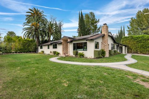 Photo of 6013 Lubao Ave, Woodland Hills, CA 91367 (MLS # GD26036305)