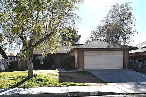 Photo of 1814 E Avenue R2, Palmdale, CA 93550 (MLS # WS25272320)