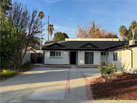 Photo of 19351 Strathern St, Reseda, CA 91335 (MLS # SR26059190)