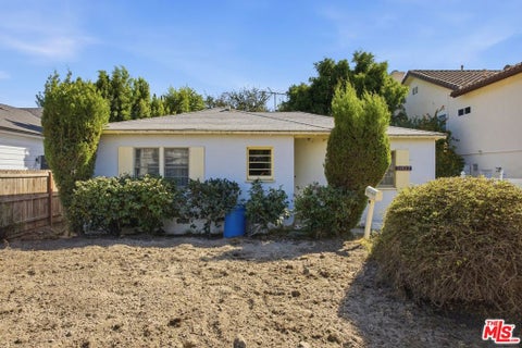 Photo of 14822 Otsego Street, Sherman Oaks, CA 91403 (MLS # 26994911)