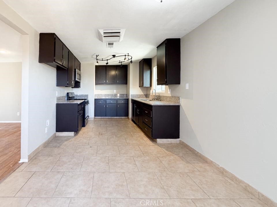 40205 162nd E