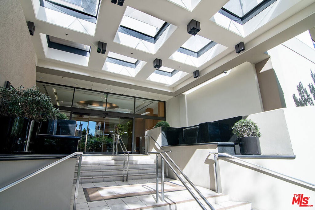 10445 Wilshire Boulevard 502