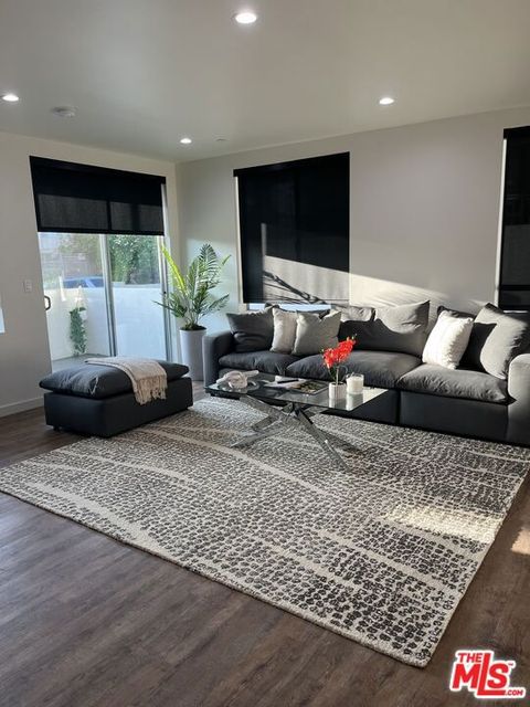 Photo of 124 S Croft Avenue #101, Los Angeles, CA 90048 (MLS # 25616389)