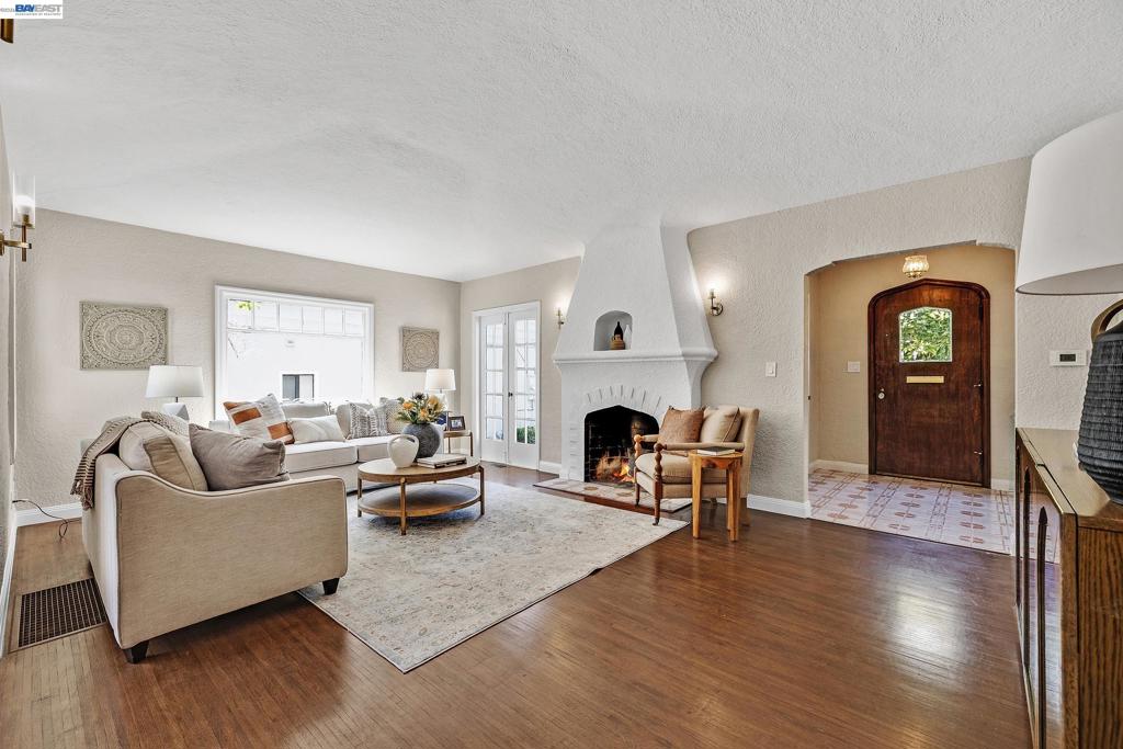 885 Rodney Dr