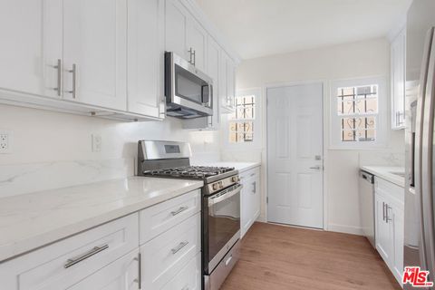 Photo of 1154 S Cochran Avenue, Los Angeles, CA 90019 (MLS # 26639751)