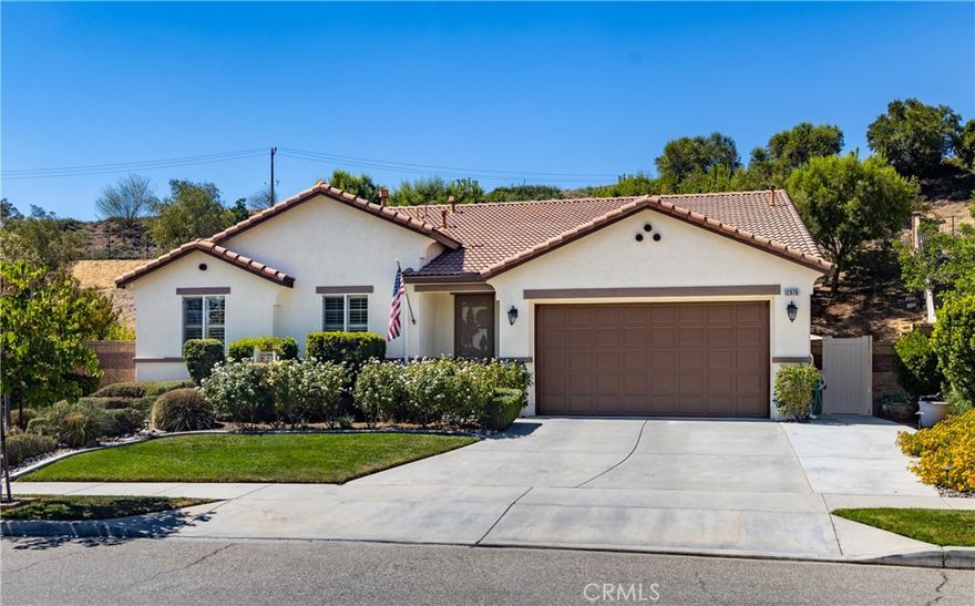 Stunning turn-key single-story home in the desirable Reserve at Crafton Hills. This home features an open-floorplan, 3 bedrooms (study is the 4th) and 2.5 bathrooms.  The private and peaceful back yard is low-maintenance with a covered patio area.  The side yards are beautifully manicured and include raised planting beds.  The Reserve offers exclusive amenities including a clubhouse, pool and spa, BBQ areas, and lighted tennis and pickleball courts.  Close to Crafton Hills College, shopping, dining, Yucaipa Regional Park and easy Freeway 10 access.