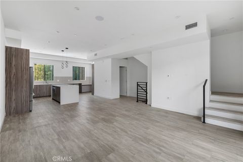 Photo of 6719 Sepulveda Boulevard, Van Nuys, CA 91411 (MLS # SR25226805)