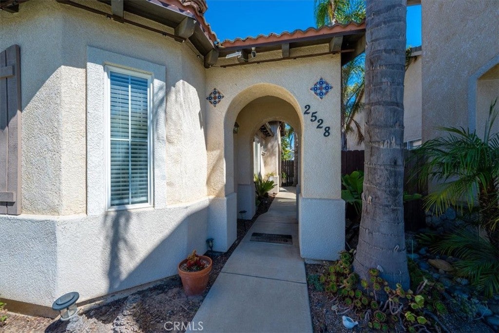 2528 Ellen Lane