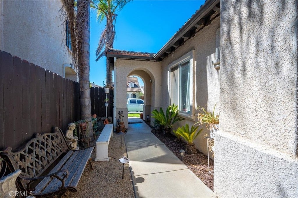 2528 Ellen Lane