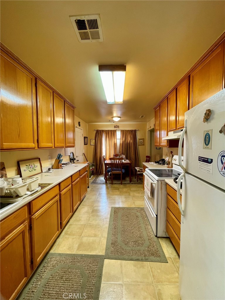 Properties 1 1565 High Street