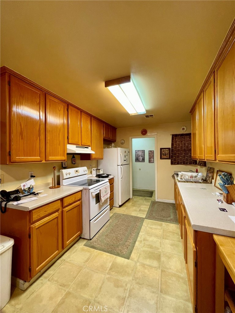 Properties 2 1565 High Street