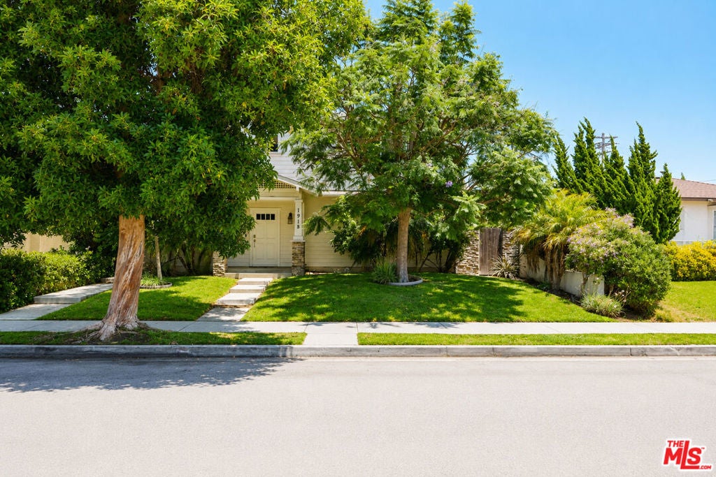 1918 Cabrillo Avenue