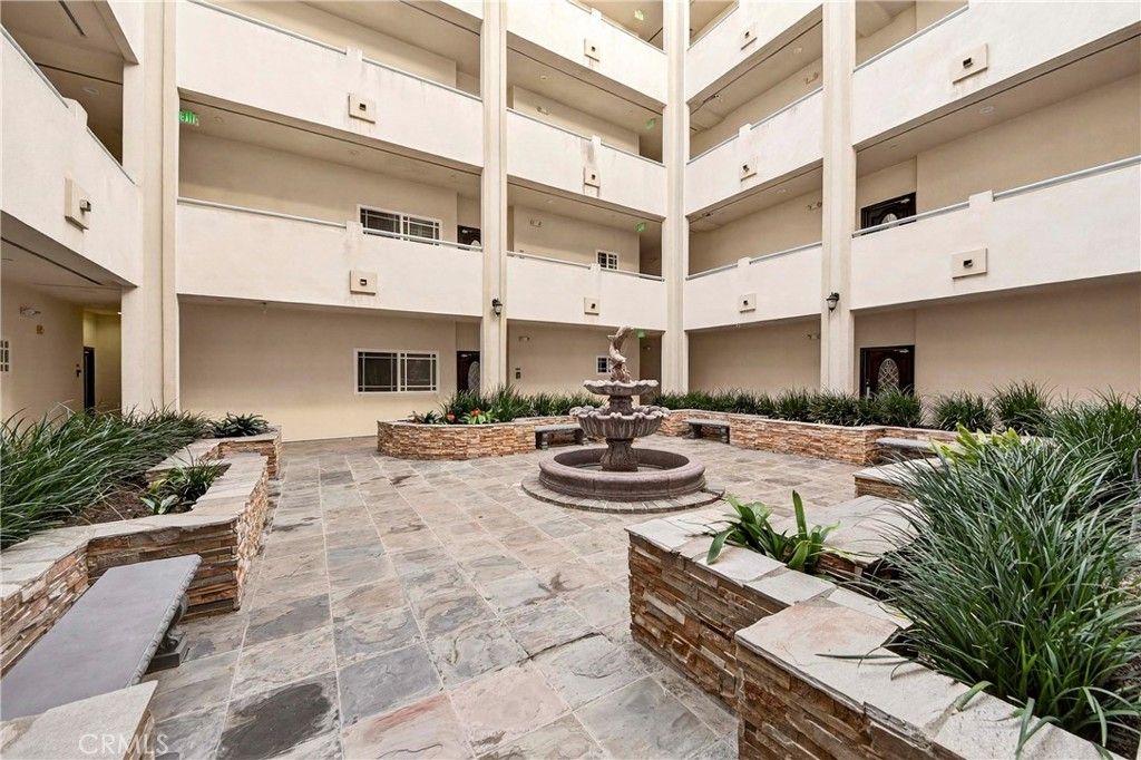 Photo of 1043 S Kenmore Ave #507, Los Angeles, CA 90006 (MLS # PW26045432)