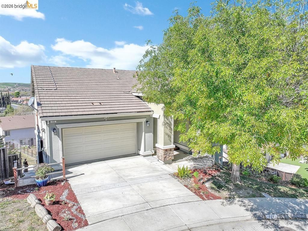 Photo of 115 Delta Vista Ln Ln, Pittsburg, CA 94565 (MLS # 41126660)