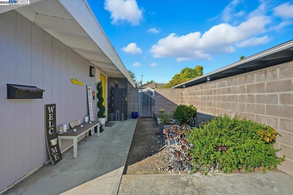 Photo of 1481 Rieger Ave, Hayward, CA 94544 (MLS # 41115514)