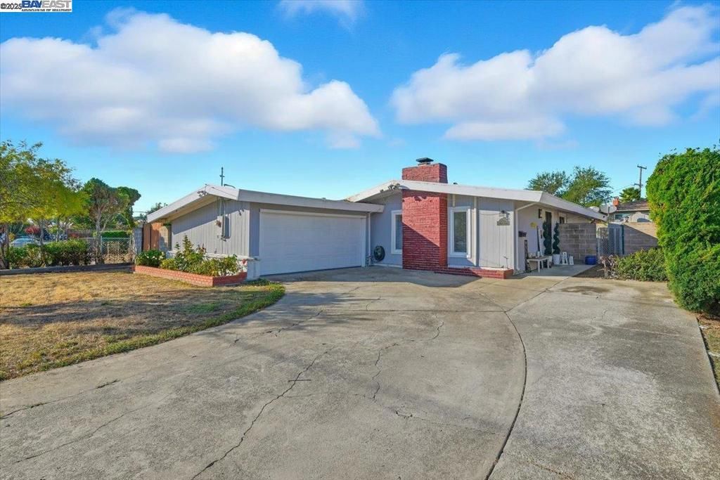 Photo of 1481 Rieger Ave, Hayward, CA 94544 (MLS # 41115514)
