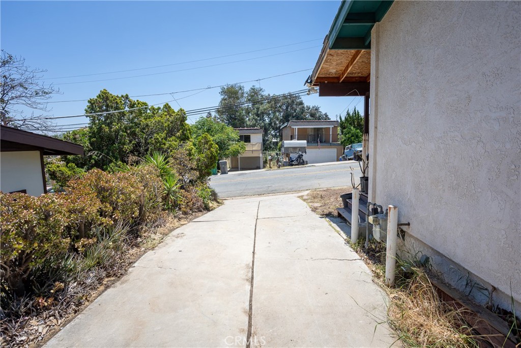 893 Galopago Street