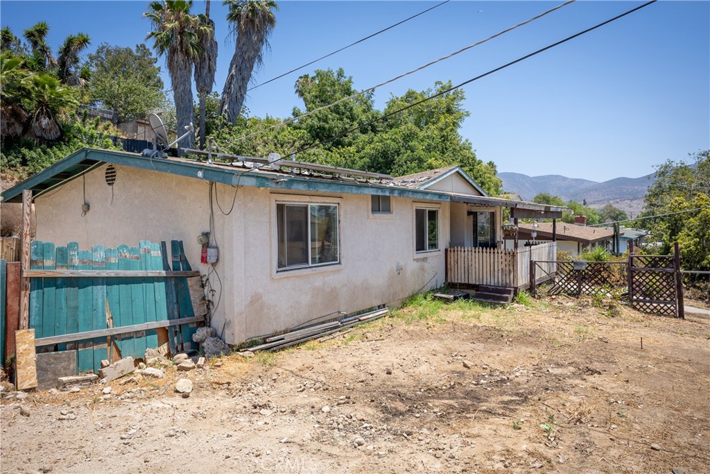 893 Galopago Street