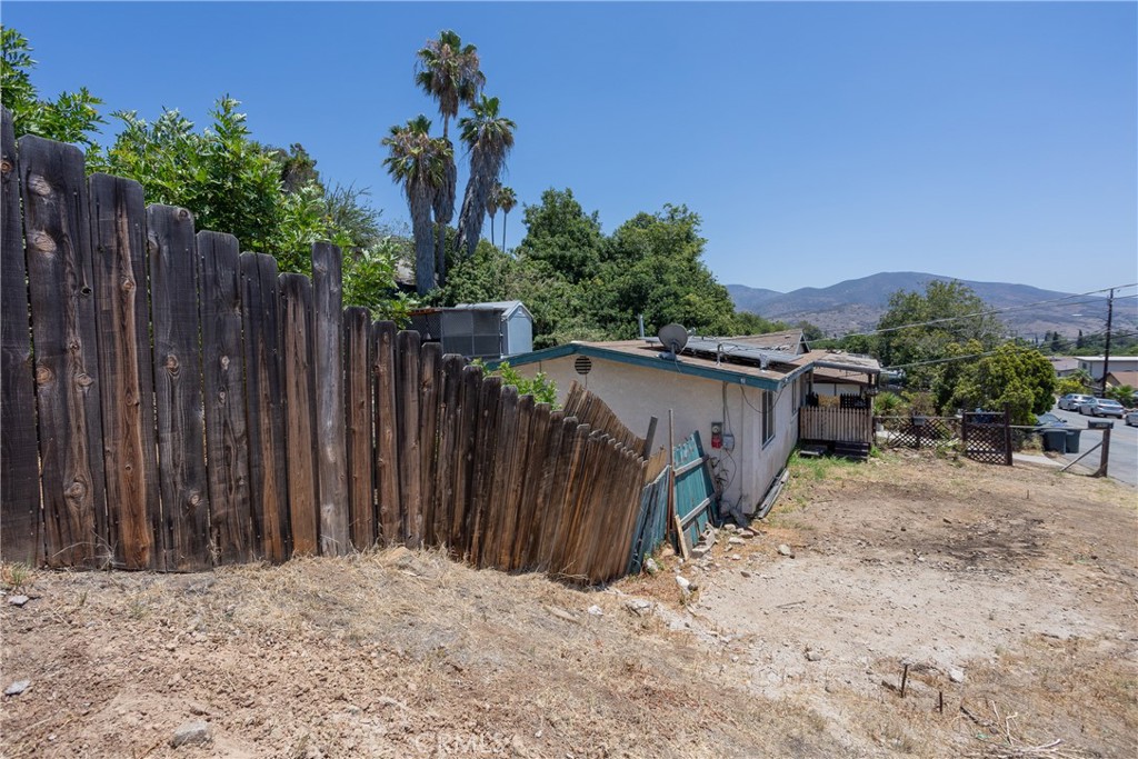 893 Galopago Street