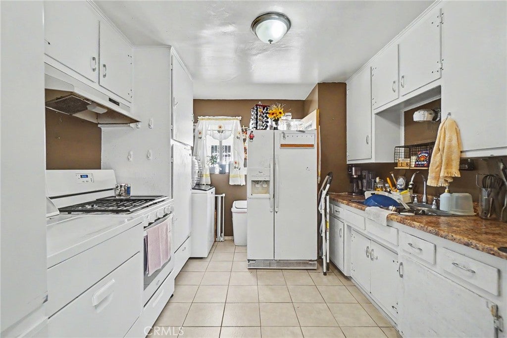 3249 E 4th