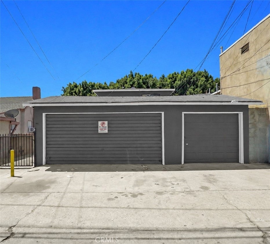 3249 E 4th