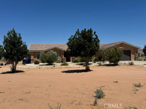 Photo of 21832 Thunderbird RD, Apple Valley, CA 92307 (MLS # CV26148677)