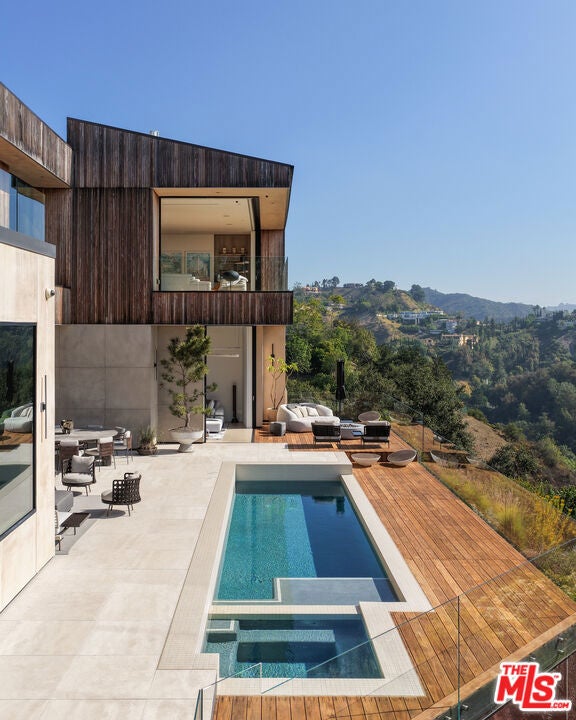 10733 Stradella Court, Los Angeles CA 90077