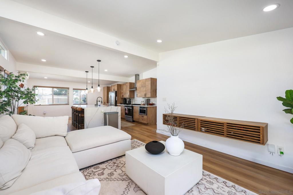 6252 Lake Albano Ave