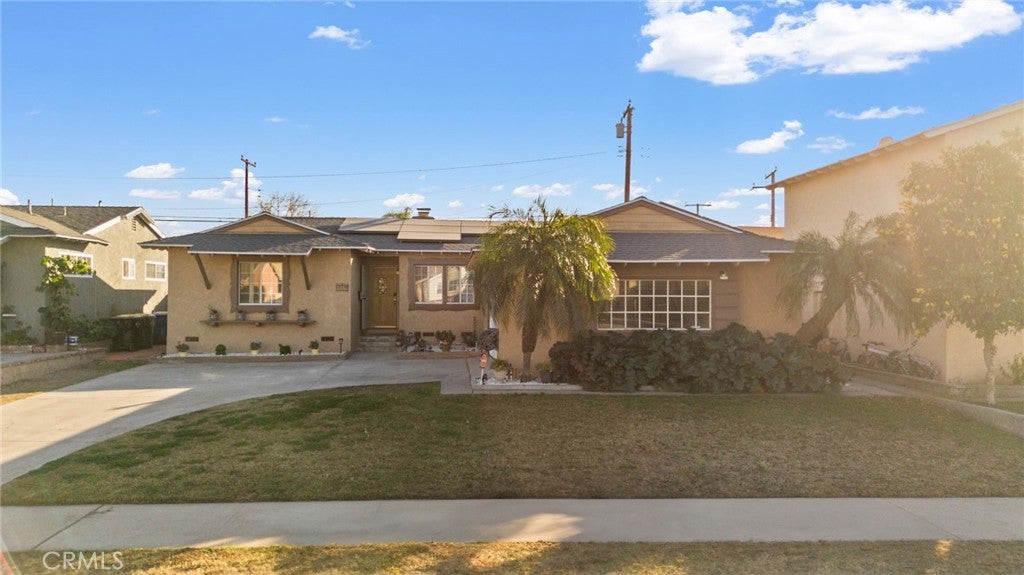 1136 W Edna Place