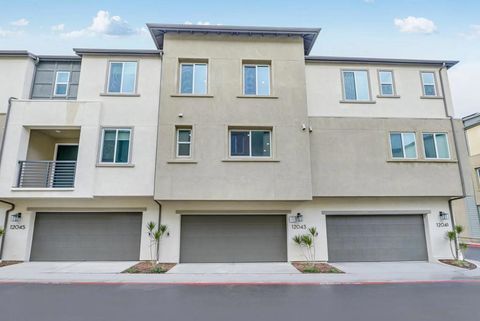 Photo of 14203 Jonah Way Way, San Diego, CA 92128 (MLS # 2601109SD)