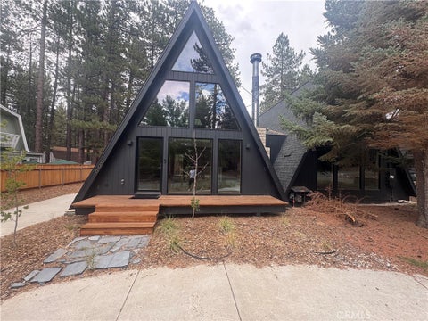 Photo of 605 Ponderosa Dr, Big Bear Lake, CA 92315 (MLS # TR26178041)