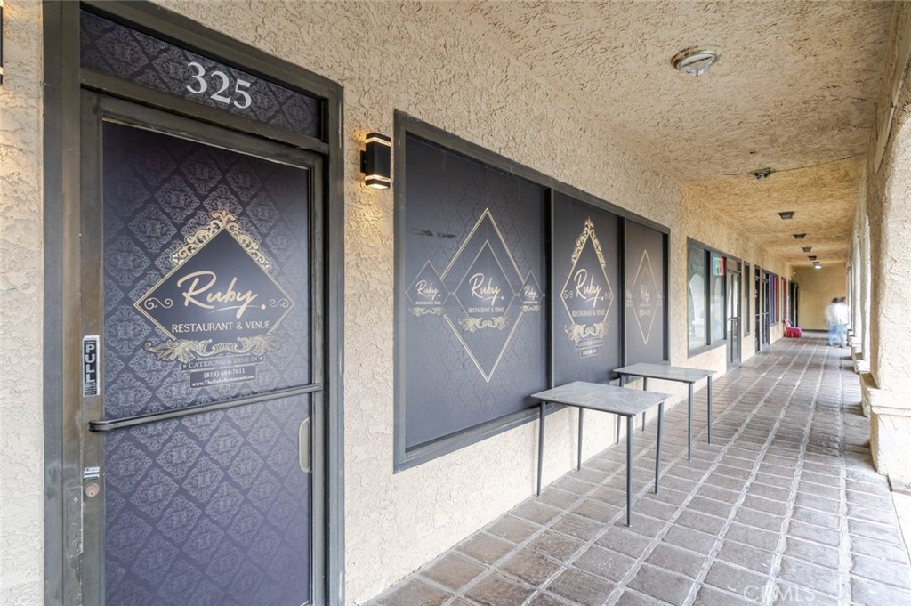 325 N Verdugo Road