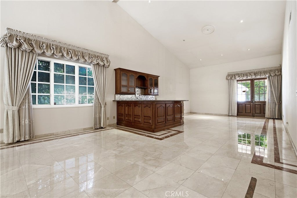 Photo of 5064 Gaviota AVE, Encino, CA 91436 (MLS # SR26198146)